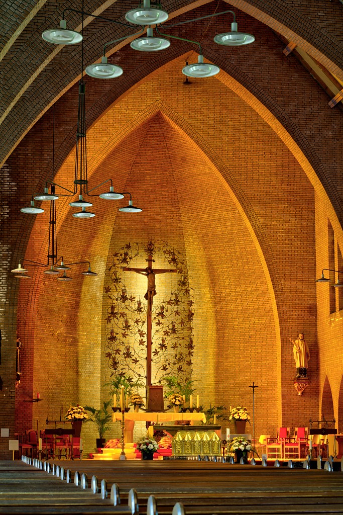 hdr Martelaren van Gorcum den briel brielle kerkfotografie religie religion kerk watergeuzen 1572 Martelveld Ciborium kathedraal rooms katholiek bedevaartkerk heiligdom